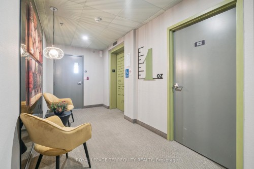102-6 Spice Way, Barrie, ON - Indoor Photo Showing Other Room