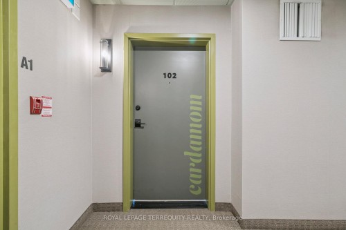 102-6 Spice Way, Barrie, ON - Indoor Photo Showing Other Room