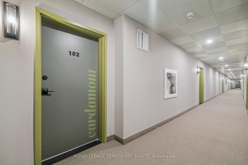 102-6 Spice Way, Barrie, ON - Indoor Photo Showing Other Room