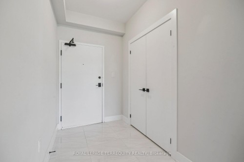 102-6 Spice Way, Barrie, ON - Indoor Photo Showing Other Room