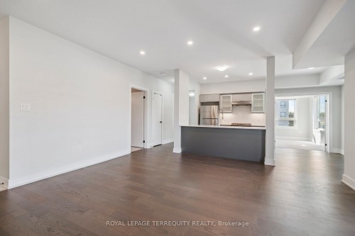 102-6 Spice Way, Barrie, ON - Indoor Photo Showing Other Room