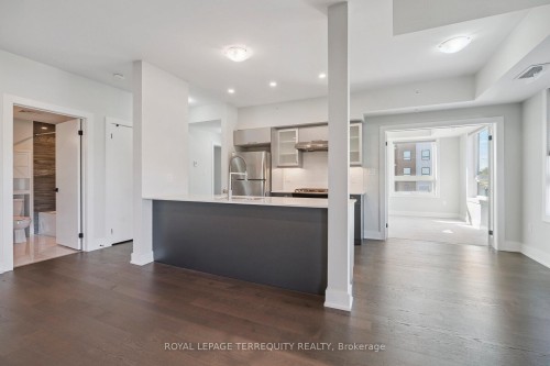 102-6 Spice Way, Barrie, ON - Indoor Photo Showing Kitchen
