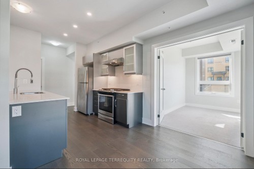 102-6 Spice Way, Barrie, ON - Indoor Photo Showing Kitchen With Stainless Steel Kitchen