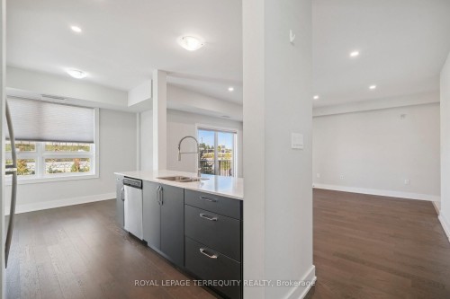 102-6 Spice Way, Barrie, ON - Indoor Photo Showing Kitchen
