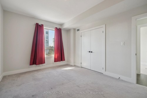 102-6 Spice Way, Barrie, ON - Indoor Photo Showing Other Room