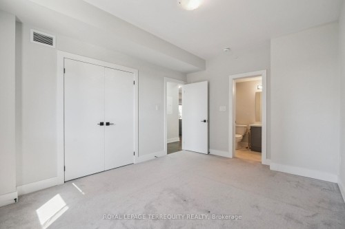 102-6 Spice Way, Barrie, ON - Indoor Photo Showing Other Room