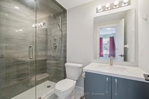 102-6 Spice Way, Barrie, ON - Indoor Photo Showing Bathroom