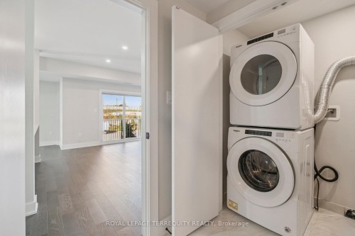 102-6 Spice Way, Barrie, ON - Indoor Photo Showing Laundry Room