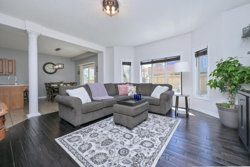 399 Rintoul Crescent, Shelburne, ON - Indoor Photo Showing Living Room