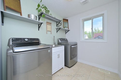 399 Rintoul Crescent, Shelburne, ON - Indoor Photo Showing Laundry Room