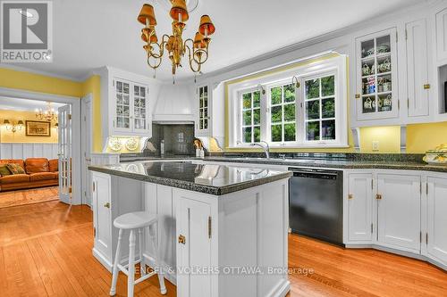 202 Cloverdale Road, Ottawa, ON - Indoor Photo Showing Kitchen
