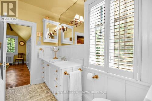 202 Cloverdale Road, Ottawa, ON - Indoor Photo Showing Bathroom