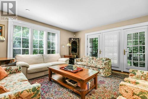 202 Cloverdale Road, Ottawa, ON - Indoor Photo Showing Living Room