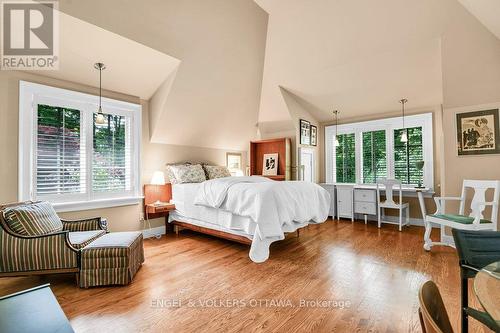 202 Cloverdale Road, Ottawa, ON - Indoor Photo Showing Bedroom