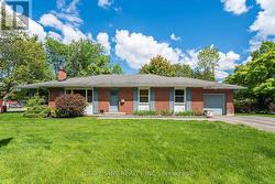 2201 BRAESIDE AVENUE  Ottawa, ON K1H 7J6