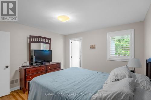 2201 Braeside Avenue, Ottawa, ON - Indoor Photo Showing Bedroom