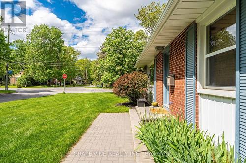 2201 Braeside Avenue, Ottawa, ON - Outdoor