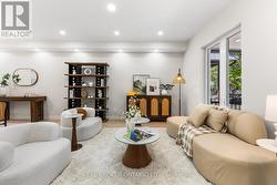 806 GLADSTONE AVENUE Toronto, ON M6H 3J6