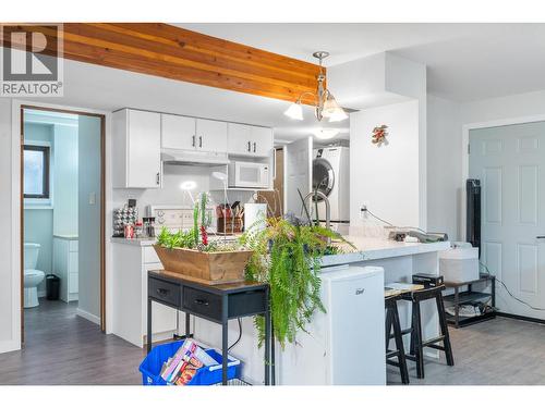 302 Bass Avenue, Enderby, BC - Indoor Photo Showing Kitchen
