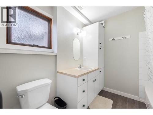 Studio Suite - 4pc Bath - 302 Bass Avenue, Enderby, BC - Indoor Photo Showing Bathroom