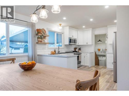 302 Bass Avenue, Enderby, BC - Indoor Photo Showing Kitchen With Upgraded Kitchen