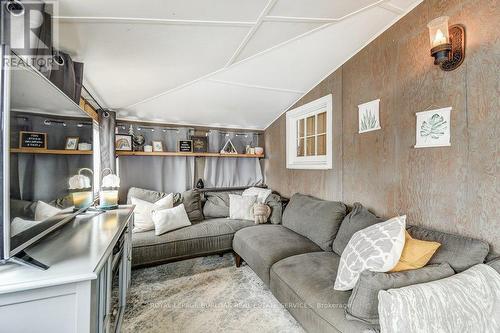 716 Sandy Bay Road, Haldimand, ON - Indoor Photo Showing Living Room