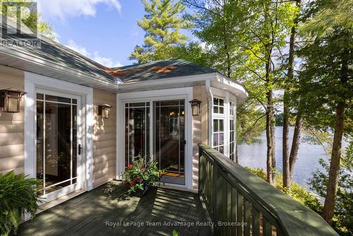 Walkout from kitchen dinning area - 5 Fallingview Trail, Seguin, ON 