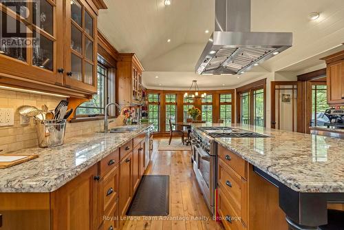 This is certainly a chef's kitchen - 5 Fallingview Trail, Seguin, ON 