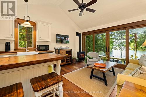 Large sliding doors to deck - 5 Fallingview Trail, Seguin, ON 