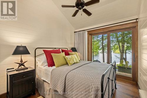 Primary bedroom w/walkout - 5 Fallingview Trail, Seguin, ON 