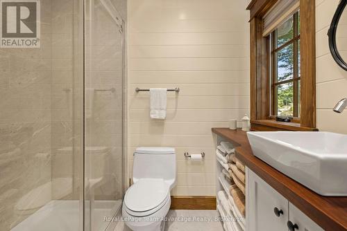 Beautiful 3pc bathroom - 5 Fallingview Trail, Seguin, ON 