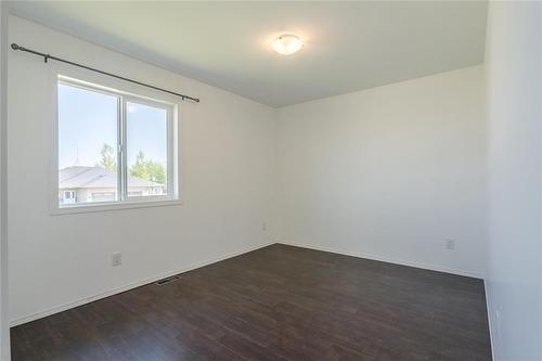 29 Jeanne Drive, La Broquerie, MB - Indoor Photo Showing Other Room
