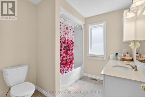 1097 Crossfield Avenue, Kingston (City Northwest), ON - Indoor Photo Showing Bathroom