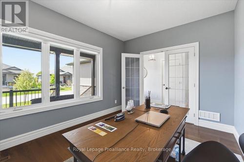 den - 8 Dorchester Drive, Prince Edward County (Wellington), ON - Indoor