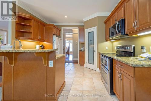2285 Lilac Avenue, London South (South K), ON - Indoor Photo Showing Kitchen