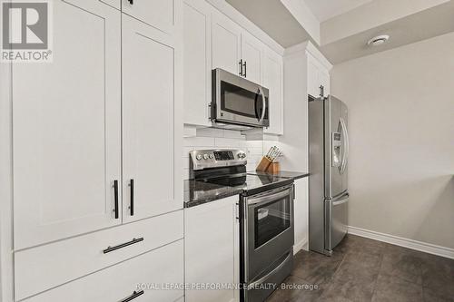 220 Pembina Private, Ottawa, ON - Indoor Photo Showing Kitchen With Stainless Steel Kitchen