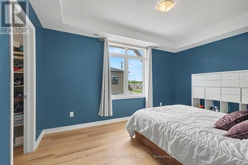 220 Pembina Private, Ottawa, ON - Indoor Photo Showing Bedroom
