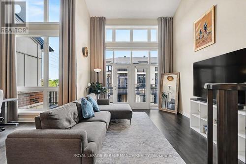 220 Pembina Private, Ottawa, ON - Indoor Photo Showing Living Room