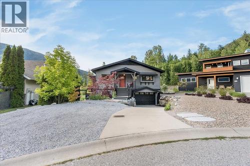 530 Foster Place, Nelson, BC - Outdoor With Facade