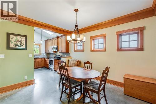 530 Foster Place, Nelson, BC - Indoor Photo Showing Dining Room