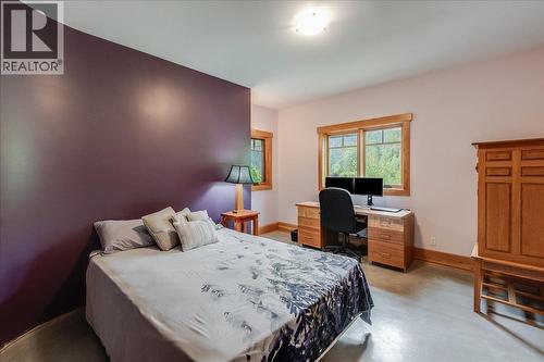 530 Foster Place, Nelson, BC - Indoor Photo Showing Bedroom