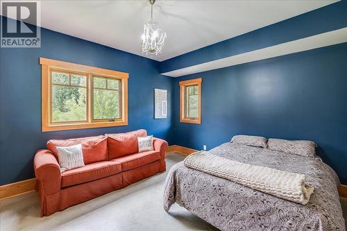 530 Foster Place, Nelson, BC - Indoor Photo Showing Bedroom