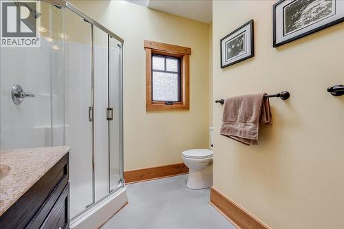 530 Foster Place, Nelson, BC - Indoor Photo Showing Bathroom