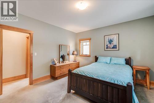 530 Foster Place, Nelson, BC - Indoor Photo Showing Bedroom