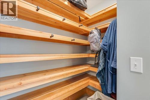 530 Foster Place, Nelson, BC - Indoor With Storage