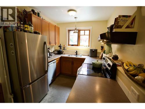 530 Foster Place, Nelson, BC - Indoor Photo Showing Kitchen