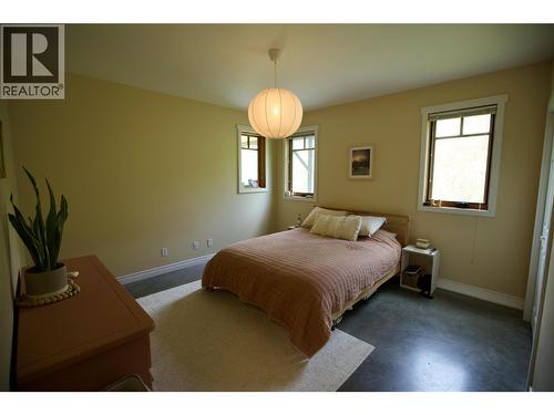 530 Foster Place, Nelson, BC - Indoor Photo Showing Bedroom