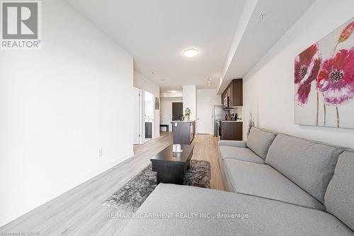 609 - 550 North Service Road, Grimsby, ON - Indoor Photo Showing Living Room
