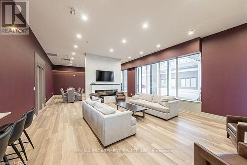 609 - 550 North Service Road, Grimsby, ON - Indoor With Fireplace
