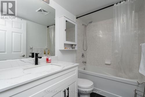 3712 - 19 Grand Trunk Crescent, Toronto, ON - Indoor Photo Showing Bathroom